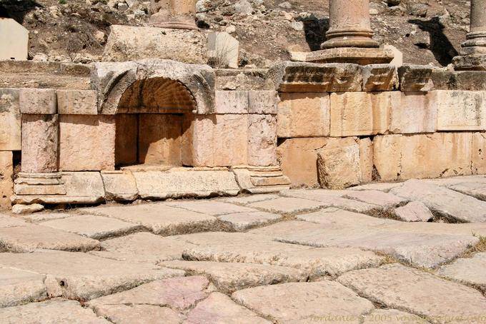 Brunnen auf der Straße Säulen, Decumanus, Jerash - Jordanien