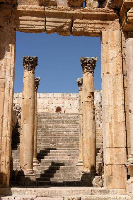 Eingang zur Kathedrale Blick aus dem Tor, Jerash - Jordanien