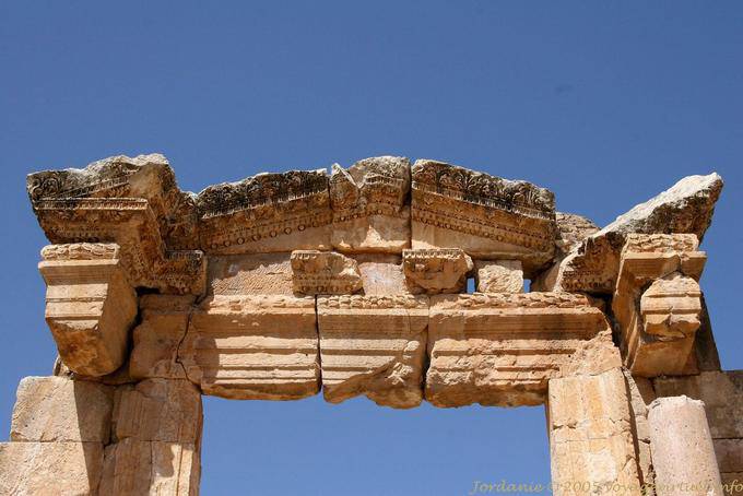 Reich verzierte Portal Wiederaufnahme des Dionysos Tempel, Kathedrale, Jerash - Jordanien