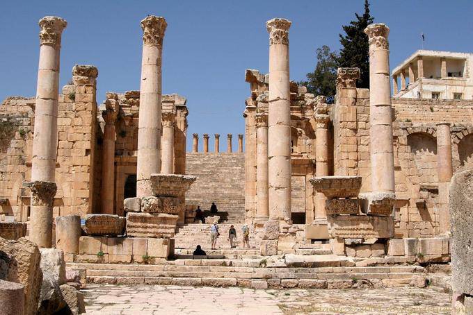 Artemis-Tempel Eingang von der Cardo, Jerash - Jordanien