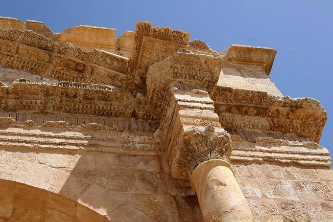 Giebeldekoration , Hadrians Bogen, Jerash - Jordanien