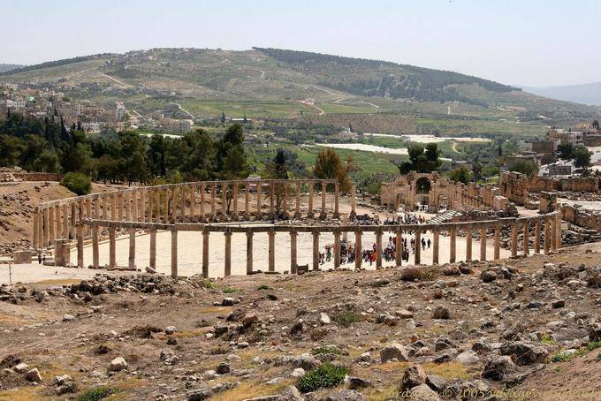 Colonnade doppelte ovale Forum und Südtor, Jerash - Jordanien