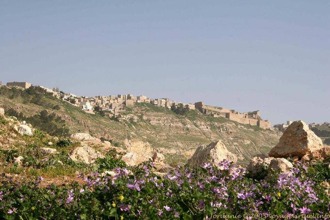 Die Stadt und Festung auf einem Felsvorsprung Kerak - Jordanien