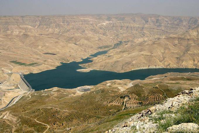 Der See und der Damm von Wadi Mujib, Kings Road - Jordanien