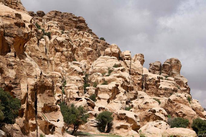 Rocks geknackt Siq al-Barid, Little Petra - Jordanien