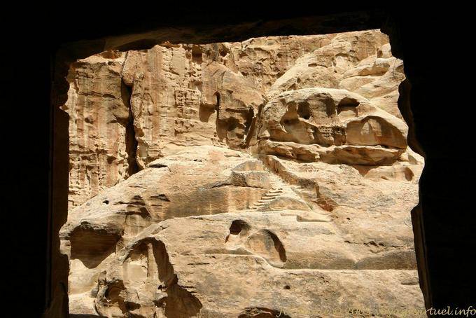 Treppen geschnitzt in den Felsen, die zu einem hohen Ort, Al Beidha, Little Petra - Jordanien