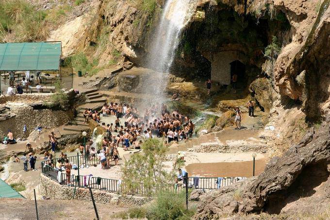 Collective Dusche unter dem Wasserfall, Hammamat Ma'In Warmwasser - Jordanien