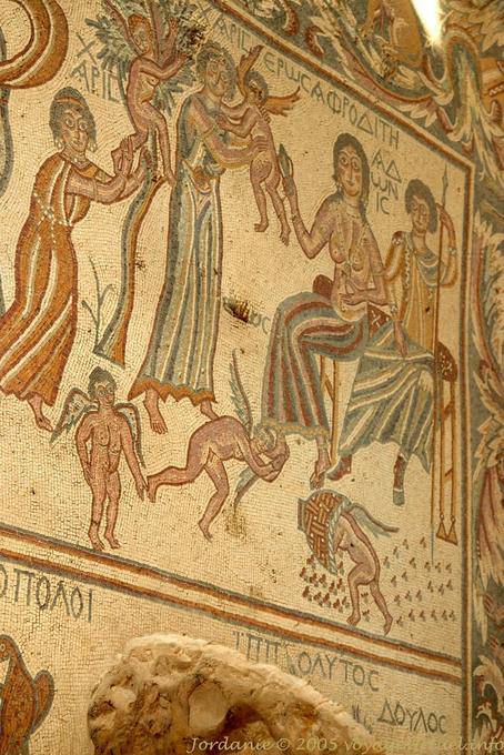 Griechische Figuren, Aphrodite Prügel ein Cherub, Madaba - Jordanien