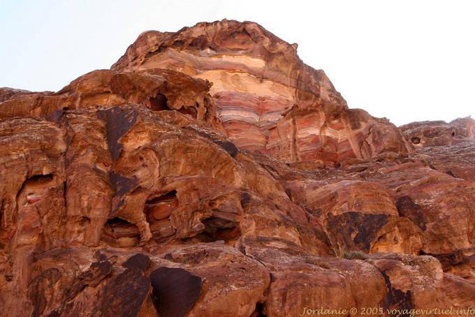Zerfallenden Felsen bei Sonnenuntergang, Petra Deir - Jordanien