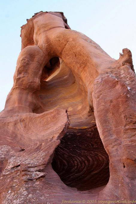Geologische Formation hinter dem Deir-Kloster, Petra - Jordanien