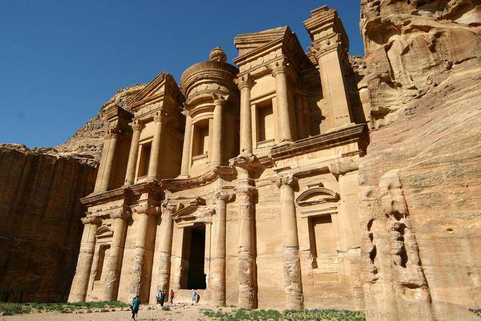 Die Fassade des Deir, 42 Meter hoch (das Kloster) - Petra - Jordanien