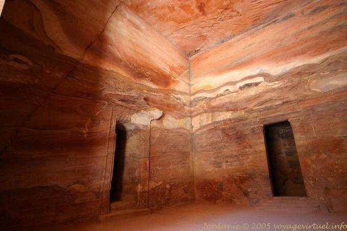 Im Inneren der Haupthalle des Khazneh, Petra - Jordanien