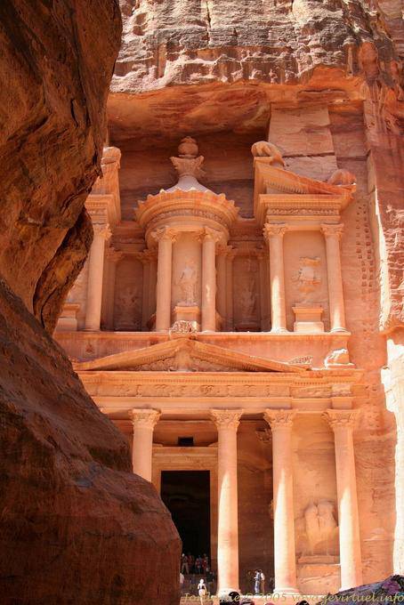 Letzte Khazneh Ansatz aus der Siq, Petra - Jordanien