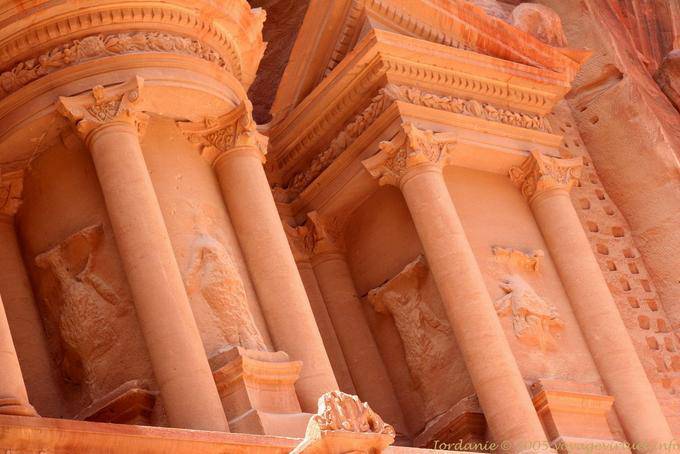 Urne Ansicht von links, das Finanzministerium (Khazneh Petra) - Jordanien