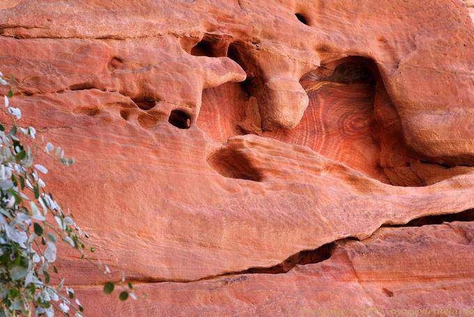 Erosion und Farben auf Klippe, Petra Khubta - Jordanien