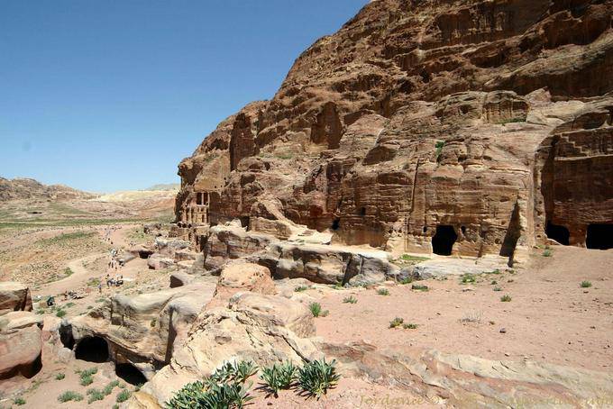 Entlang der Klippen von El Khoubta, Petra - Jordanien