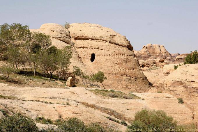 Nekropole von Gaia, Eingang Siq, Petra - Jordanien