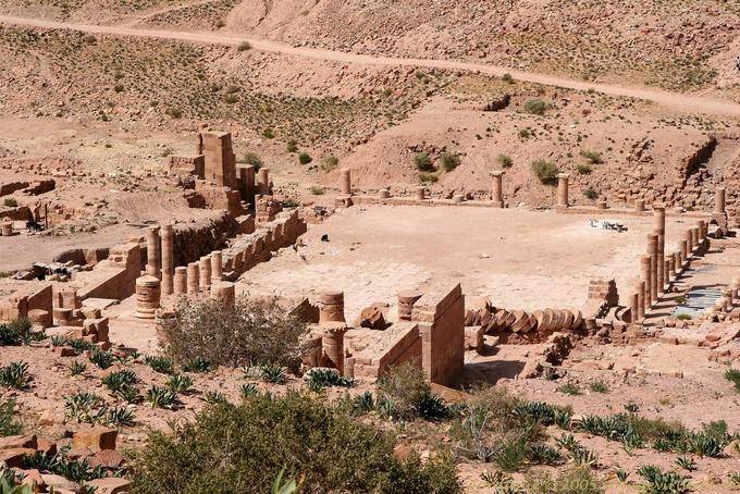 Über dem großen Tempel von Petra Unterstadt - Jordanien