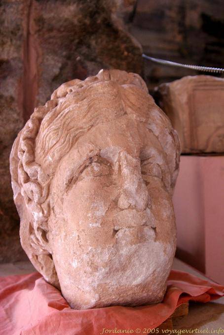 Kopf einer Frau, Skulpturenmuseum Unterstadt von Petra - Jordanien