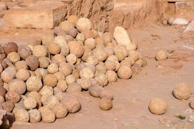 Steinkugeln, Petra Unterstadt - Jordanien