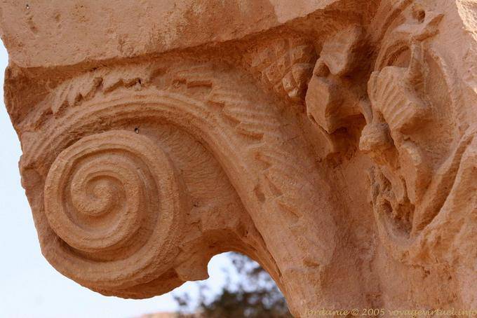 Column Hauptstadt Dekoration, Großer Tempel Petra Unterstadt - Jordanien