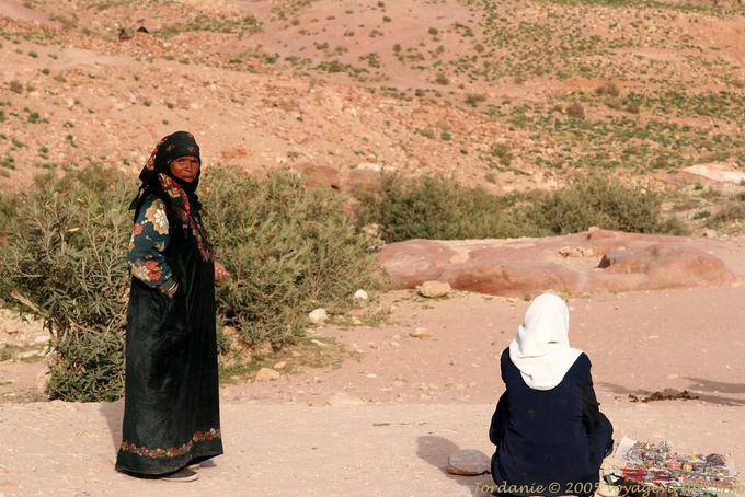 Souvenirverkäufer in Tracht, Petra Unterstadt - Jordanien