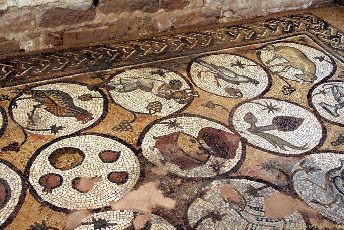 Mosaiken Tiere und Pflanzen, byzantinische Kirche in Petra - Jordanien