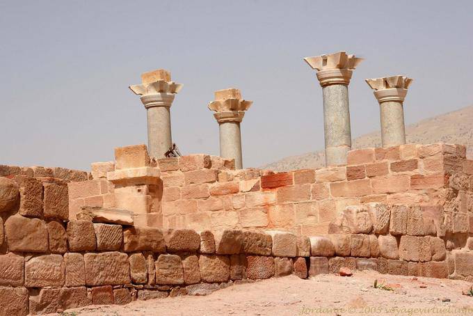 Wände und Säulen der byzantinischen Kirche, Petra Unterstadt - Jordanien