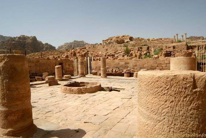 Das Atrium der byzantinischen Kirche, Petra Unterstadt - Jordanien