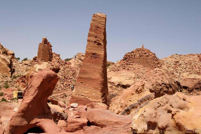 Obelisken in den Ruinen der High Place of Sacrifice, Petra Zib Attuf - Jordanien