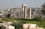 Spalten der Tempel des Herakles mit Blick auf die Stadt, Amman, Jordanien.