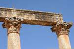Close-up auf die Stürze der Säulen vor dem Macellum, Jerash, Jordanien.