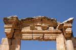 Reich verzierte Portal Wiederaufnahme des Dionysos Tempel, Kathedrale, Jerash, Jordanien.
