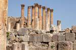 Ein weiterer Blick auf den Säulen der Cella des Tempels der Artemis, Jerash, Jordanien.