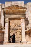 Daughter of History in Süd-Theater, Jerash, Jordanien.