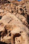 Schwindelerregende Treppenhaus, in Stein gehauen, die zu einer Gruppe von Gräbern, Jebel al-Madhbah, Petra, Jordanien.