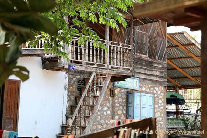 Architektur Kombination aus Stein und Holz, Ban Xanhai, Laos