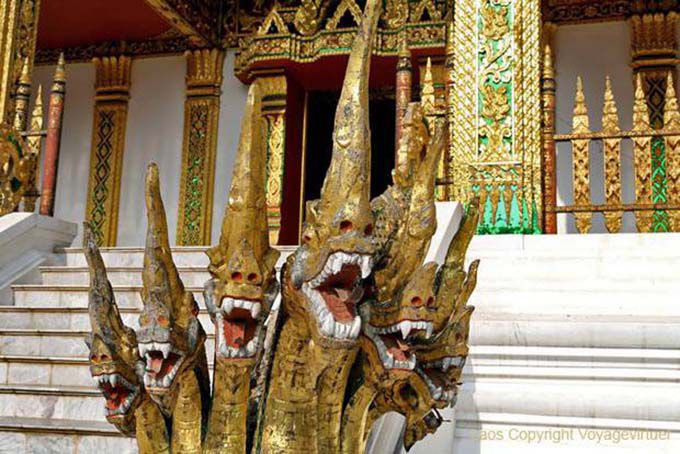 Snake-Drache, Eingang in die Pagode Haw Pha Bang, Luang Prabang Palace, Laos