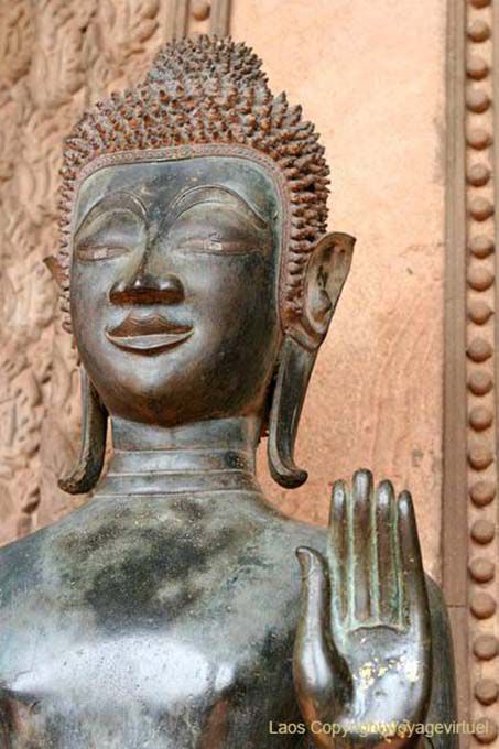 Mudra der Furchtlosigkeit, Wat Ho Phra Keo, Vientiane, Laos
