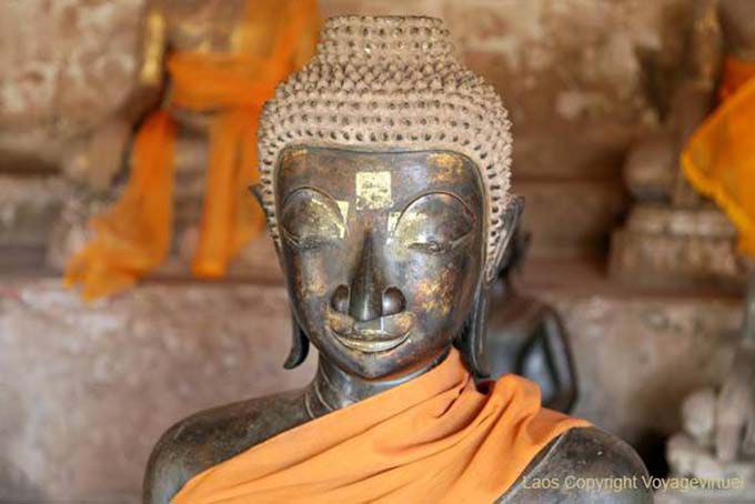 Buddha mit geschlossenen Augen, Wat Si Saket, Vientiane, Laos