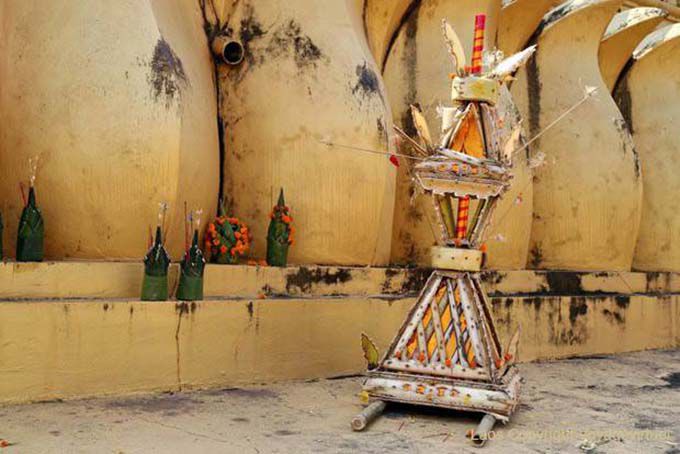 Angebote am Fuße der Pha That Luang, Vientiane, Laos