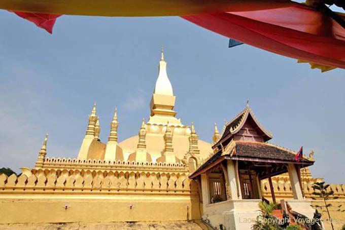 Ein weiterer Blick auf Stupa Wat That Luang, Vientiane, Laos