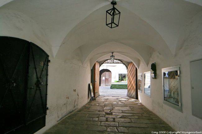 Altstadt, Durchgang unter dem Haus von Mozart, Linz - Österreich
