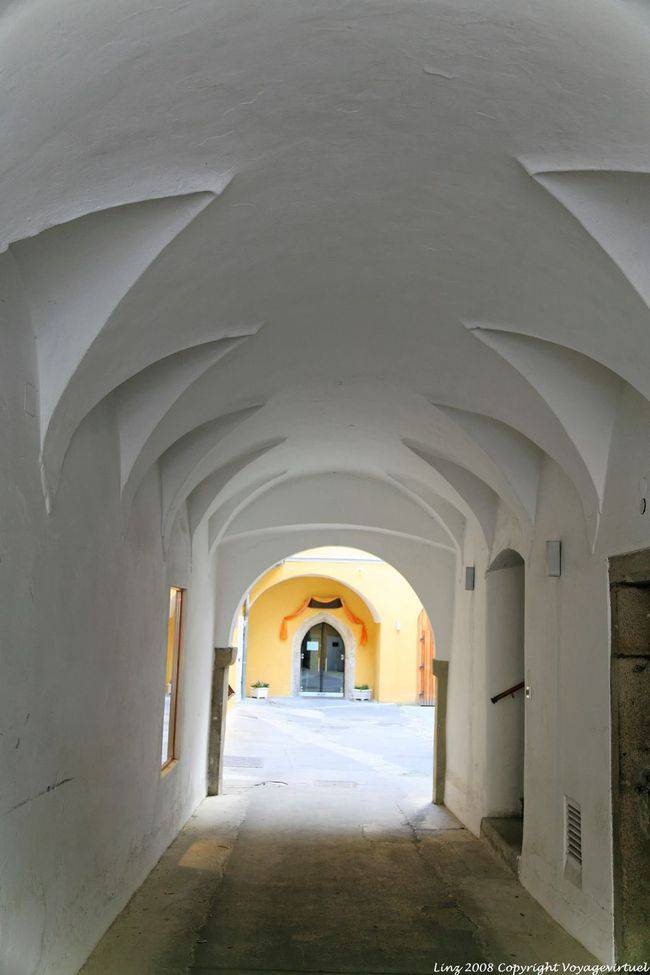 Altstadt, Bogengang, Linz - Österreich