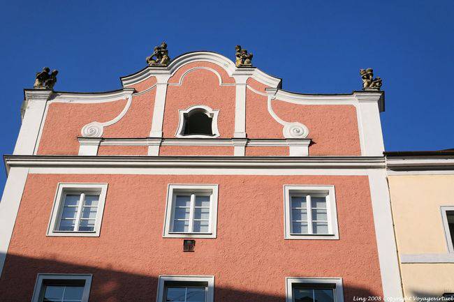 Altstadt, Candy Pink Fassade, Linz - Österreich
