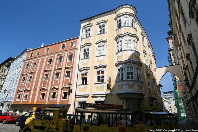 Domgasse, Touristenzug, Linz - Österreich