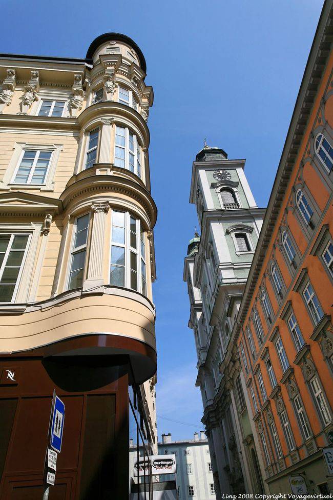 Domgasse, Glockenturm von unten gesehen, Linz - Österreich