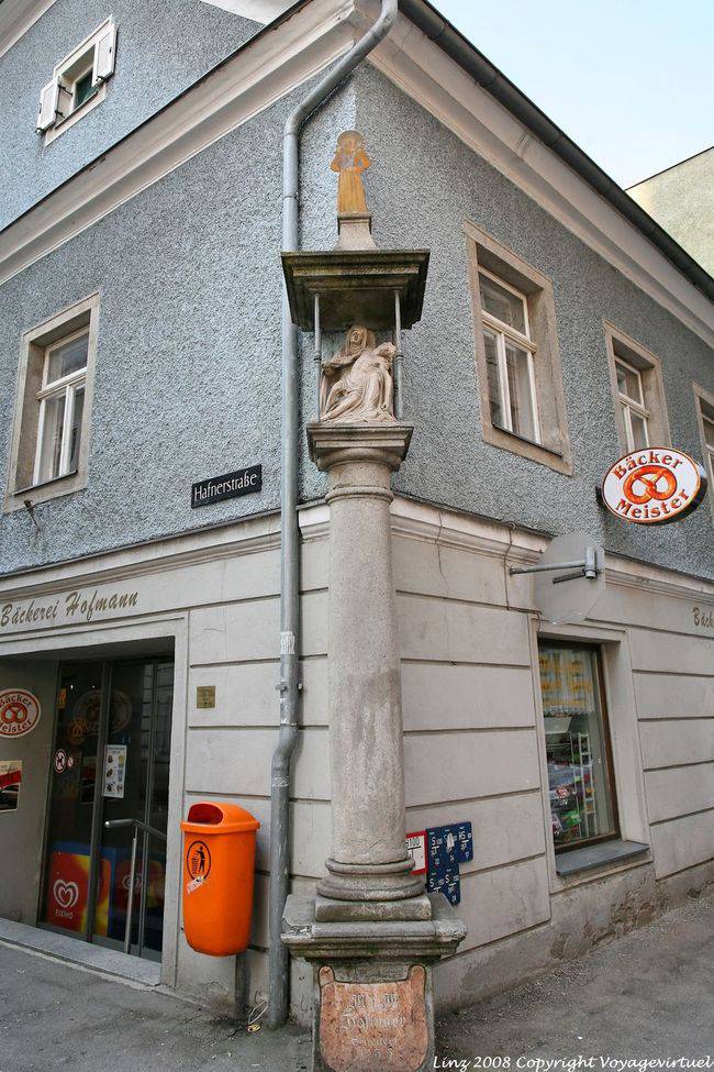Hafnerstraße, Jungfrau und Christus an der Straßenecke, Linz - Österreich