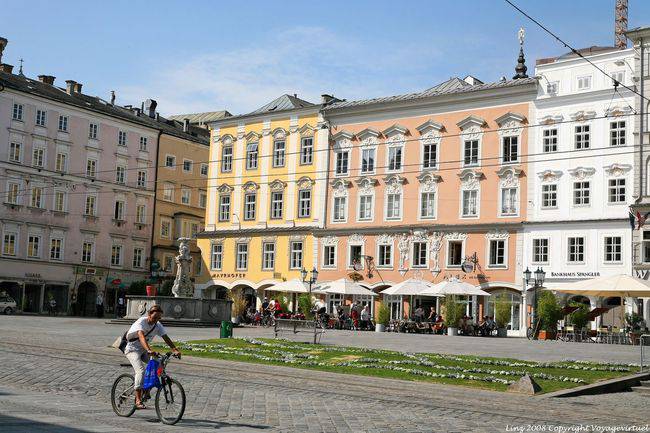 Hauptplatz, Gebäude und Brunnen, Linz - Österreich