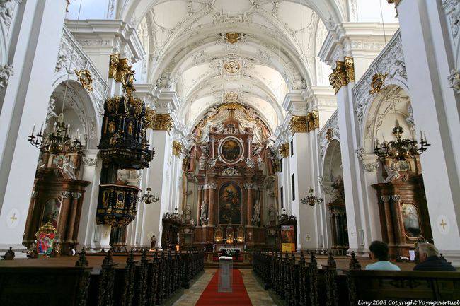 Ignatiuskirche, Alterdom, Kanzel und Langhaus, Linz - Österreich